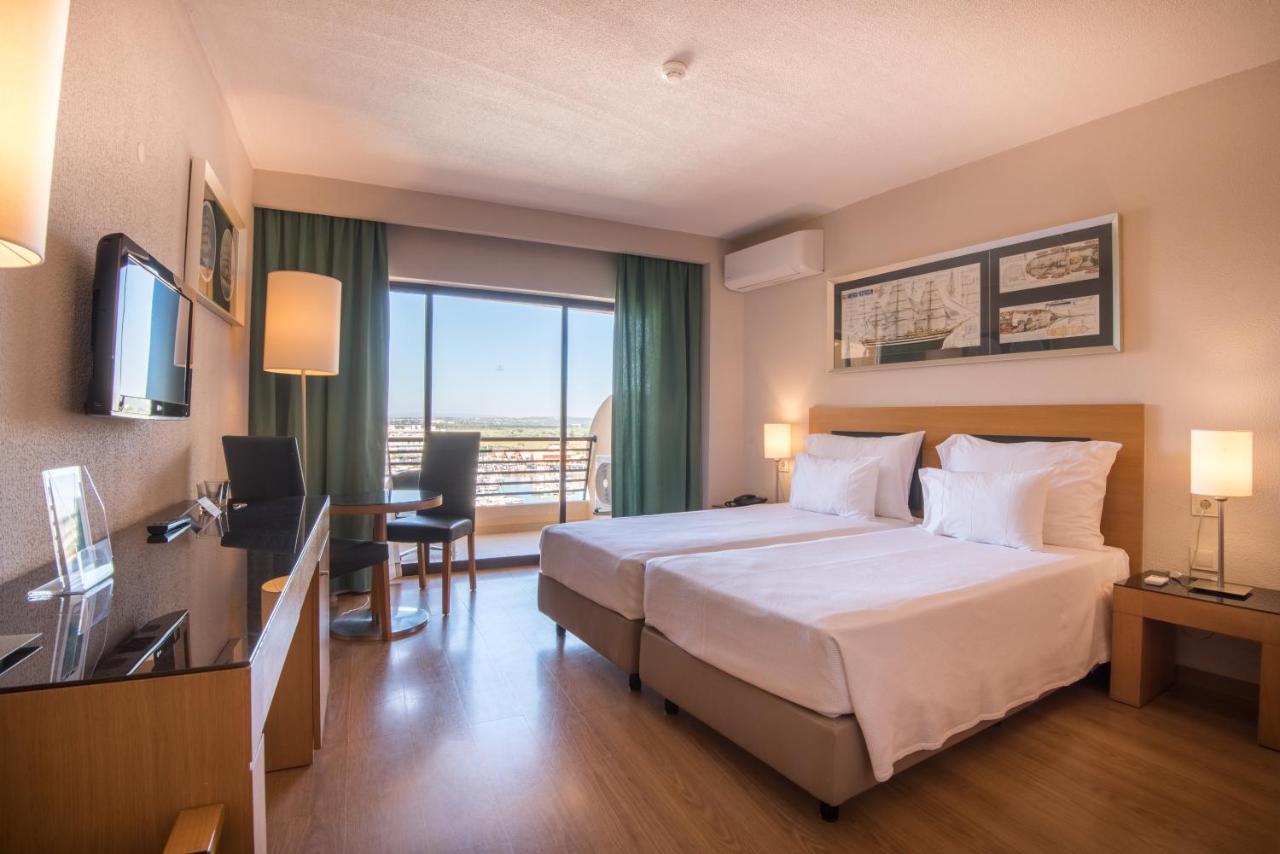 Twin Room with Sea View and Extra Bed (2 Adults + 1 Child)